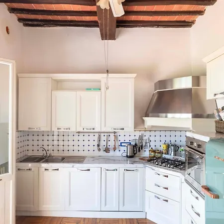 펜션 Tuscany - Townhouse - Sleeps 18 - Garden Near Gioiella