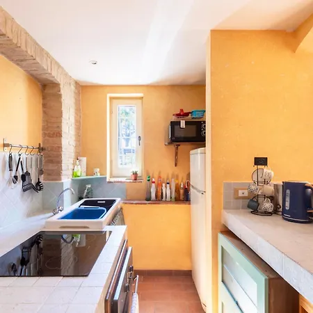 Tuscany - Townhouse - Sleeps 18 - Garden Near