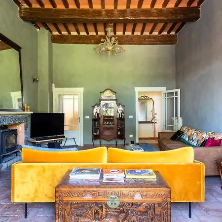 펜션 Tuscany - Townhouse - Sleeps 18 - Garden Near *