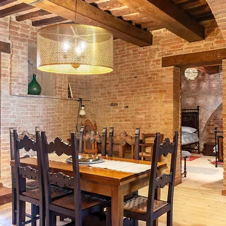 Tuscany - Townhouse - Sleeps 18 - Garden Near 펜션 Gioiella