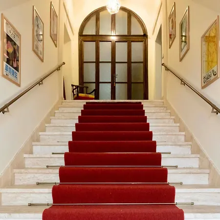 펜션 Tuscany - Townhouse - Sleeps 18 - Garden Near Gioiella