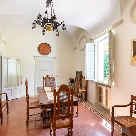 Tuscany - Townhouse - Sleeps 18 - Garden Near