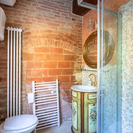 펜션 Tuscany - Townhouse - Sleeps 18 - Garden Near