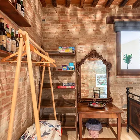 Tuscany - Townhouse - Sleeps 18 - Garden Near