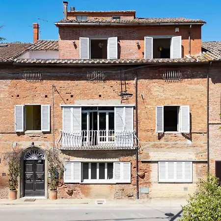 Tuscany - Townhouse - Sleeps 18 - Garden Near *
